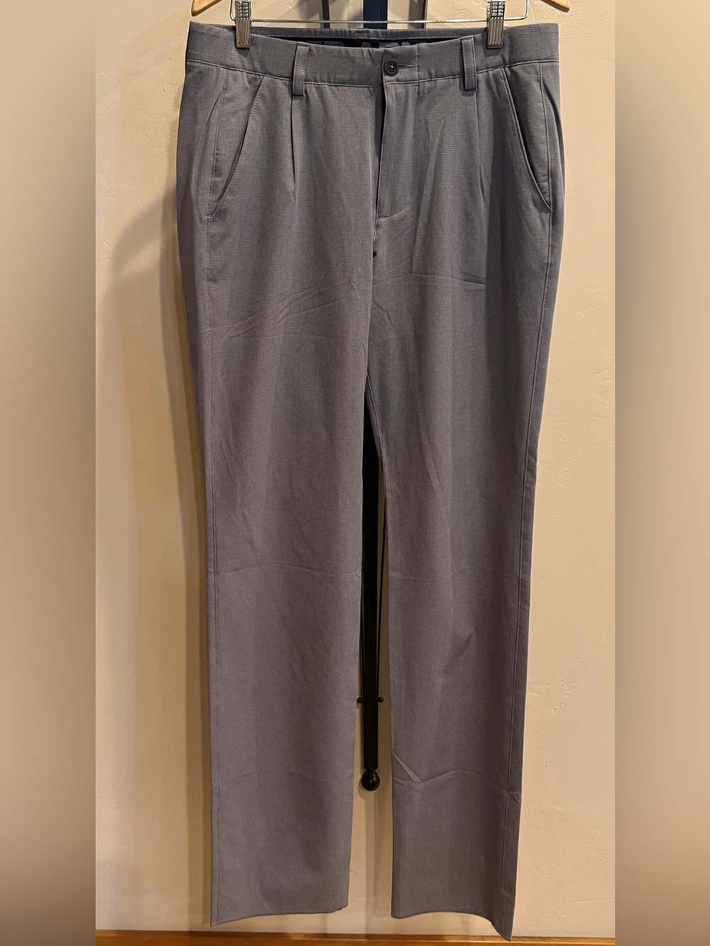 NWT Under Armour Men's Gray  Pants